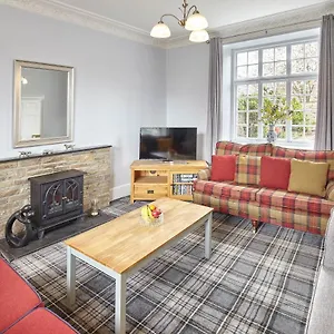 Host & - Buckingham Square Holiday home